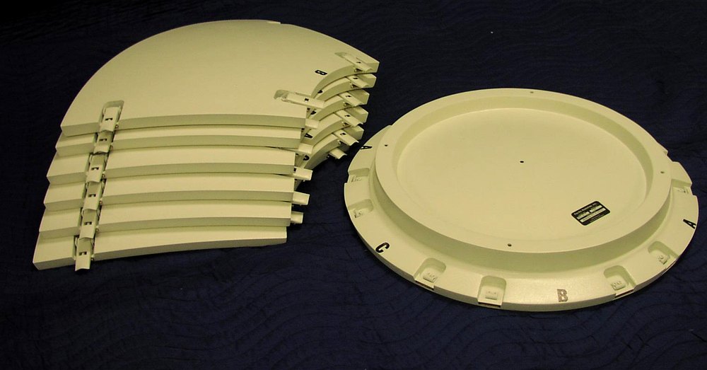 Stacked segmented reflector petals